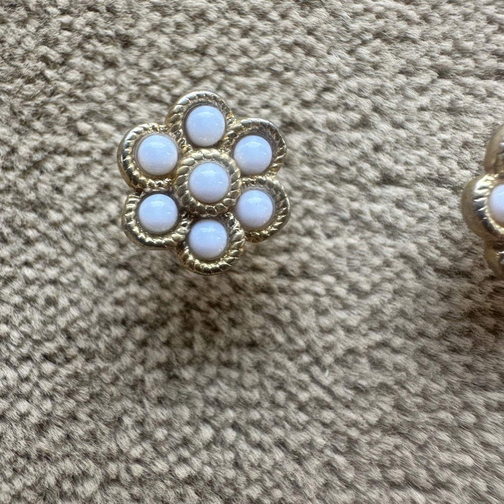 Stella and Dot Gold and White Flower Stud Earrings - Picture 2 of 7